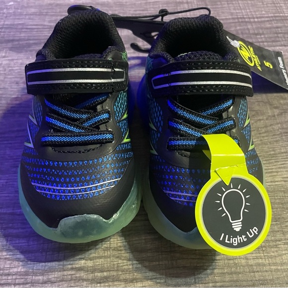 2 pairs of Toddler Boy’s size 5 light-up sneakers! NWT! - Picture 4 of 14
